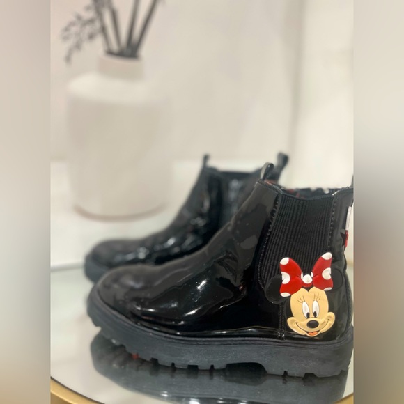 Disney Mickey and Minnie Patent boots - Picture 2 of 3